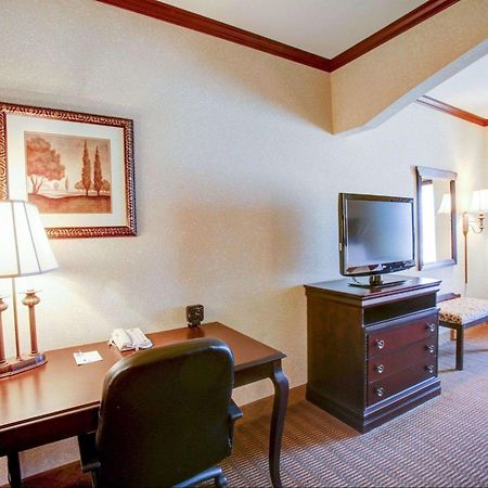 Comfort Suites University Drive Колледж-Стейшн Экстерьер фото