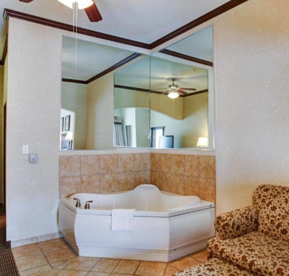 Comfort Suites University Drive Колледж-Стейшн Экстерьер фото