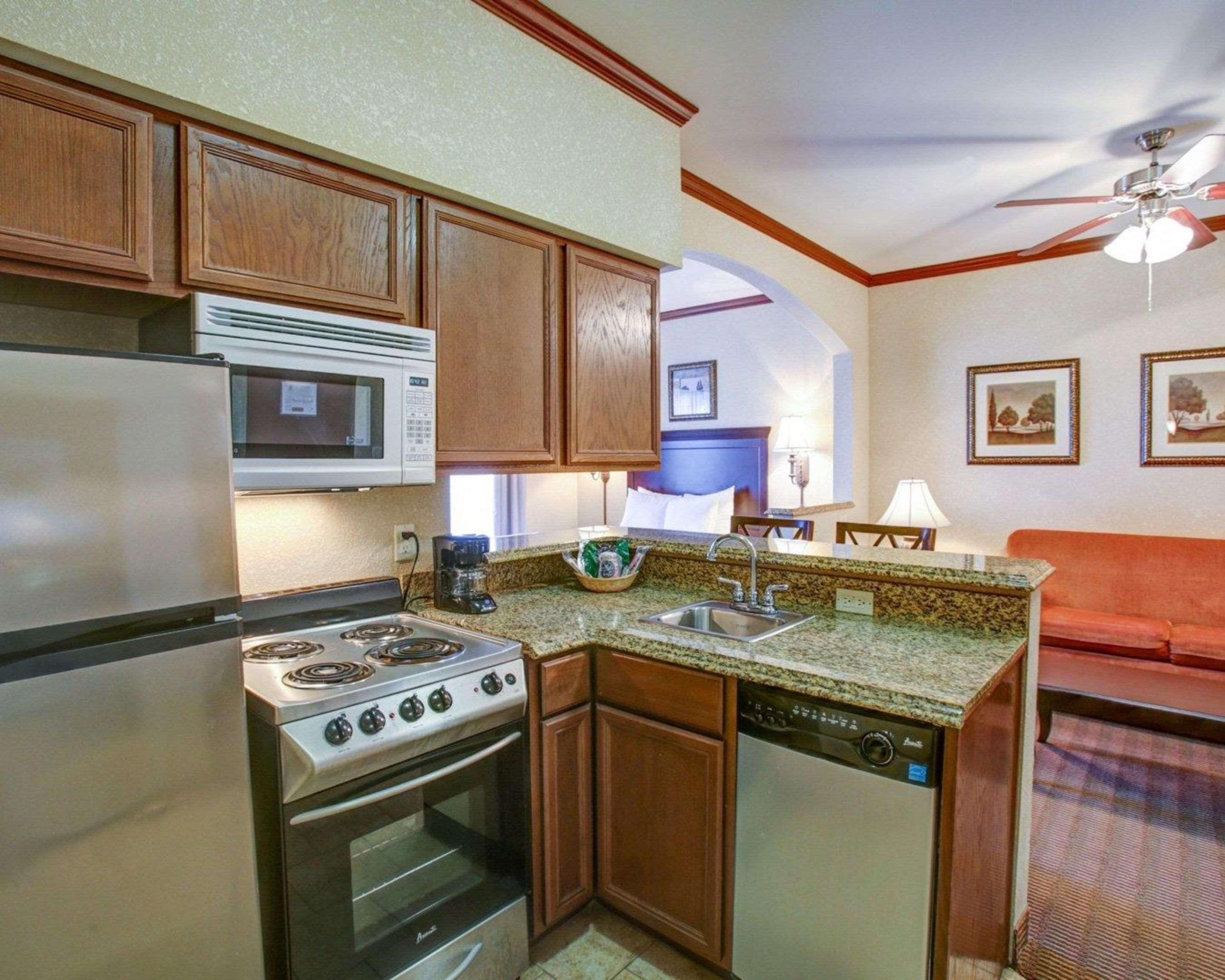 Comfort Suites University Drive Колледж-Стейшн Экстерьер фото