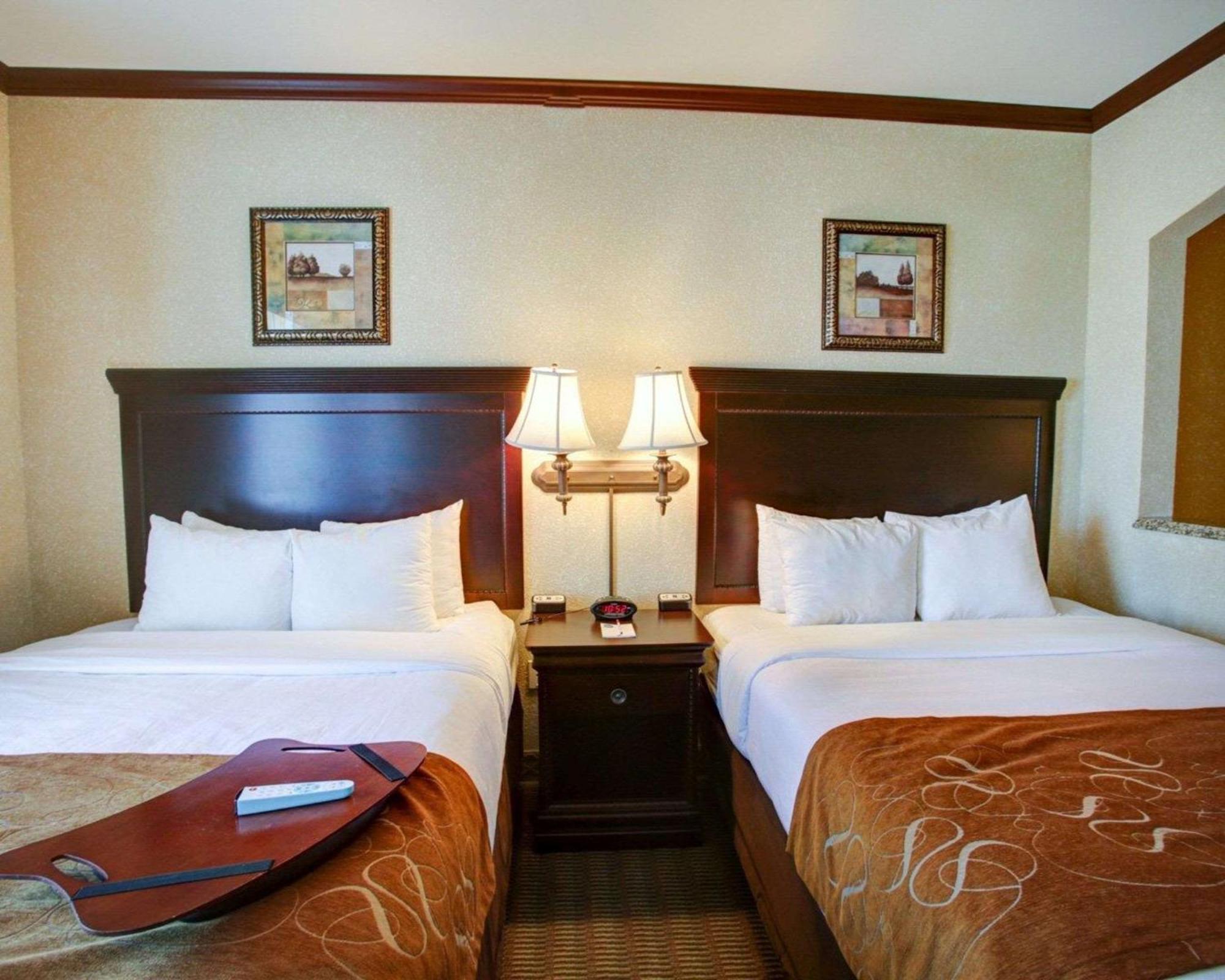 Comfort Suites University Drive Колледж-Стейшн Экстерьер фото