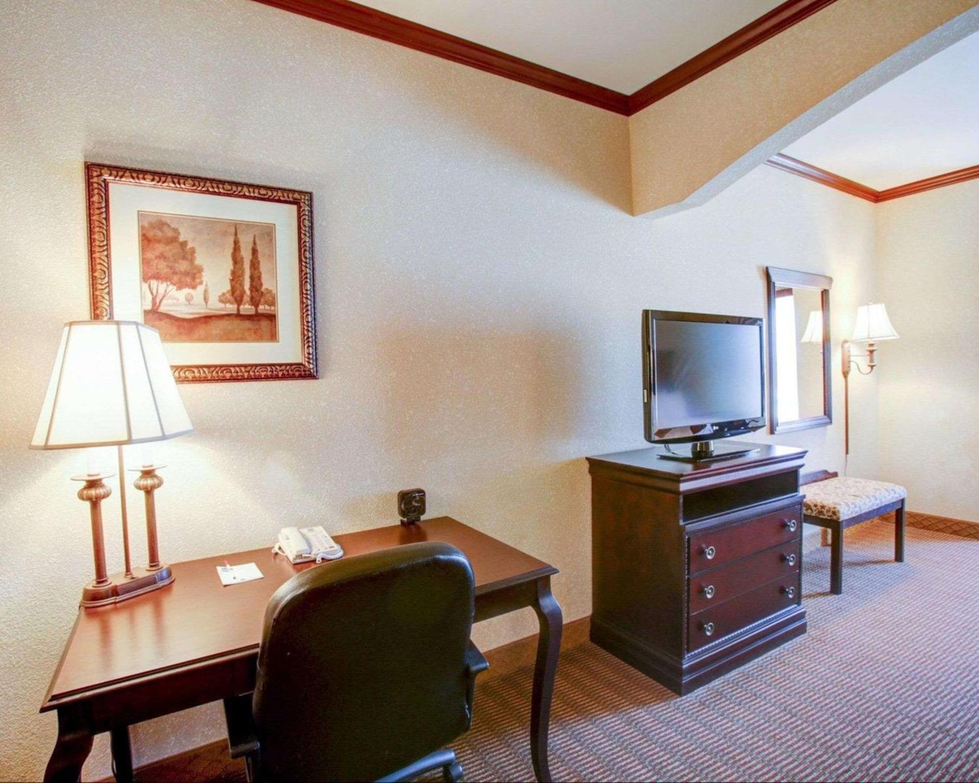 Comfort Suites University Drive Колледж-Стейшн Экстерьер фото