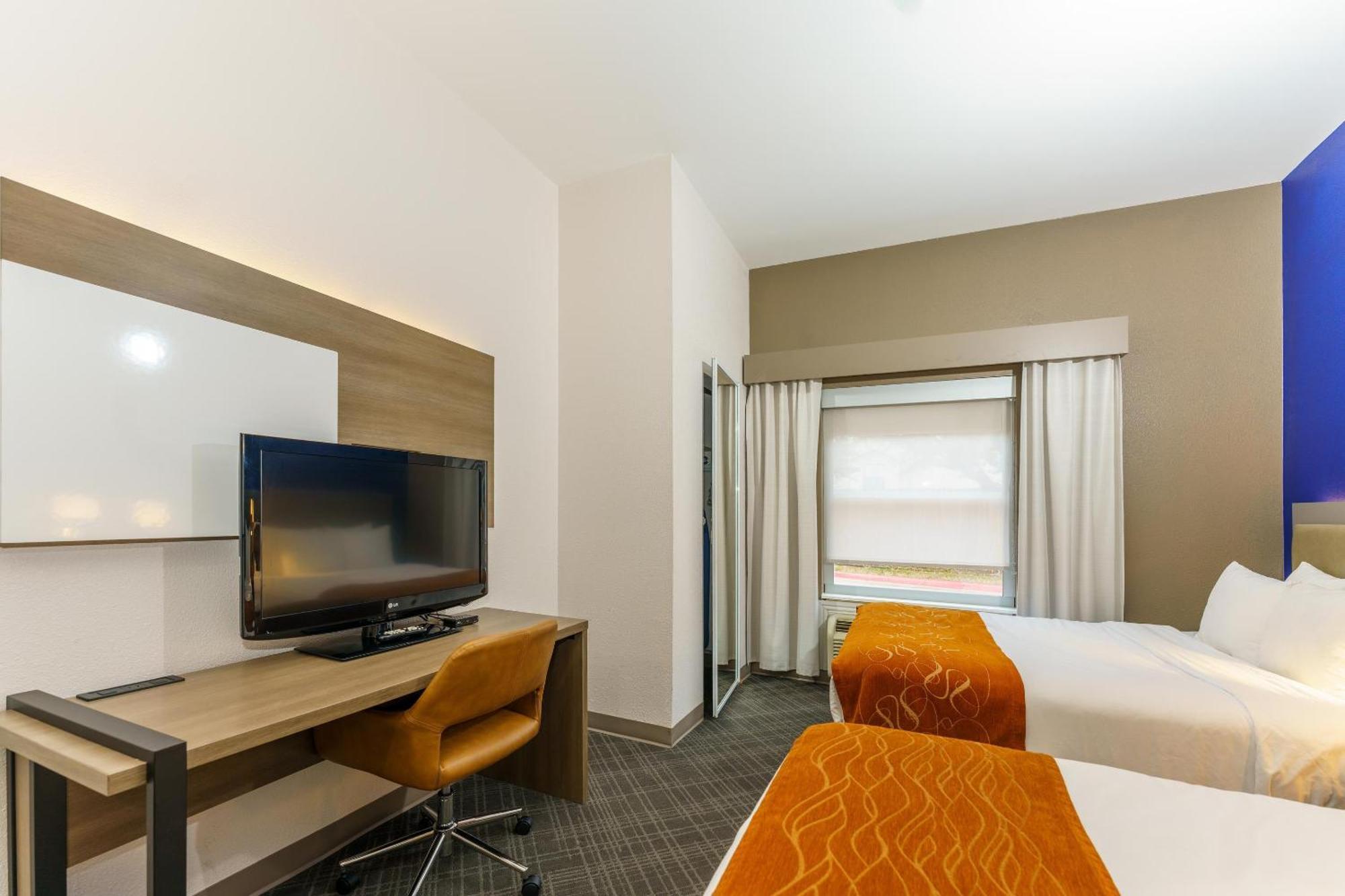 Comfort Suites University Drive Колледж-Стейшн Экстерьер фото