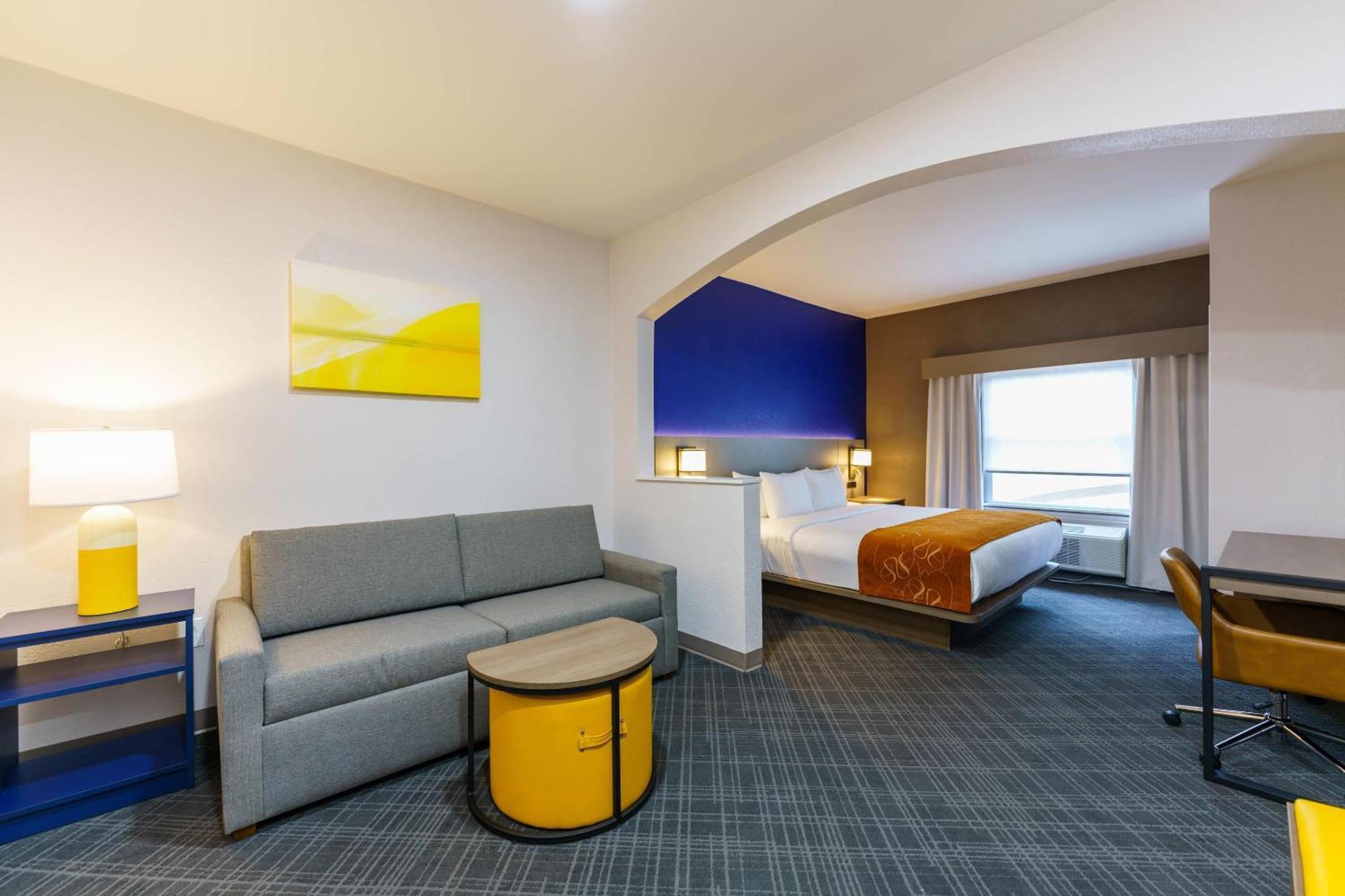 Comfort Suites University Drive Колледж-Стейшн Экстерьер фото