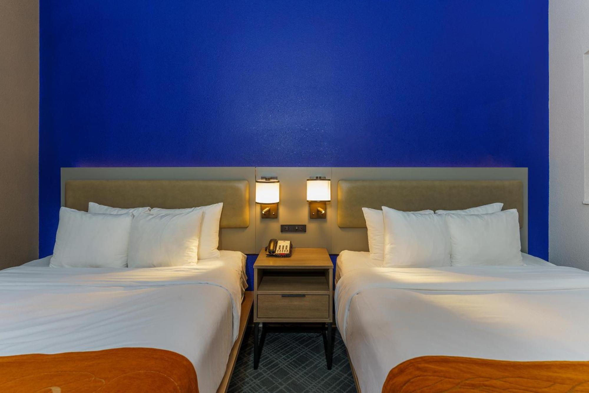 Comfort Suites University Drive Колледж-Стейшн Экстерьер фото