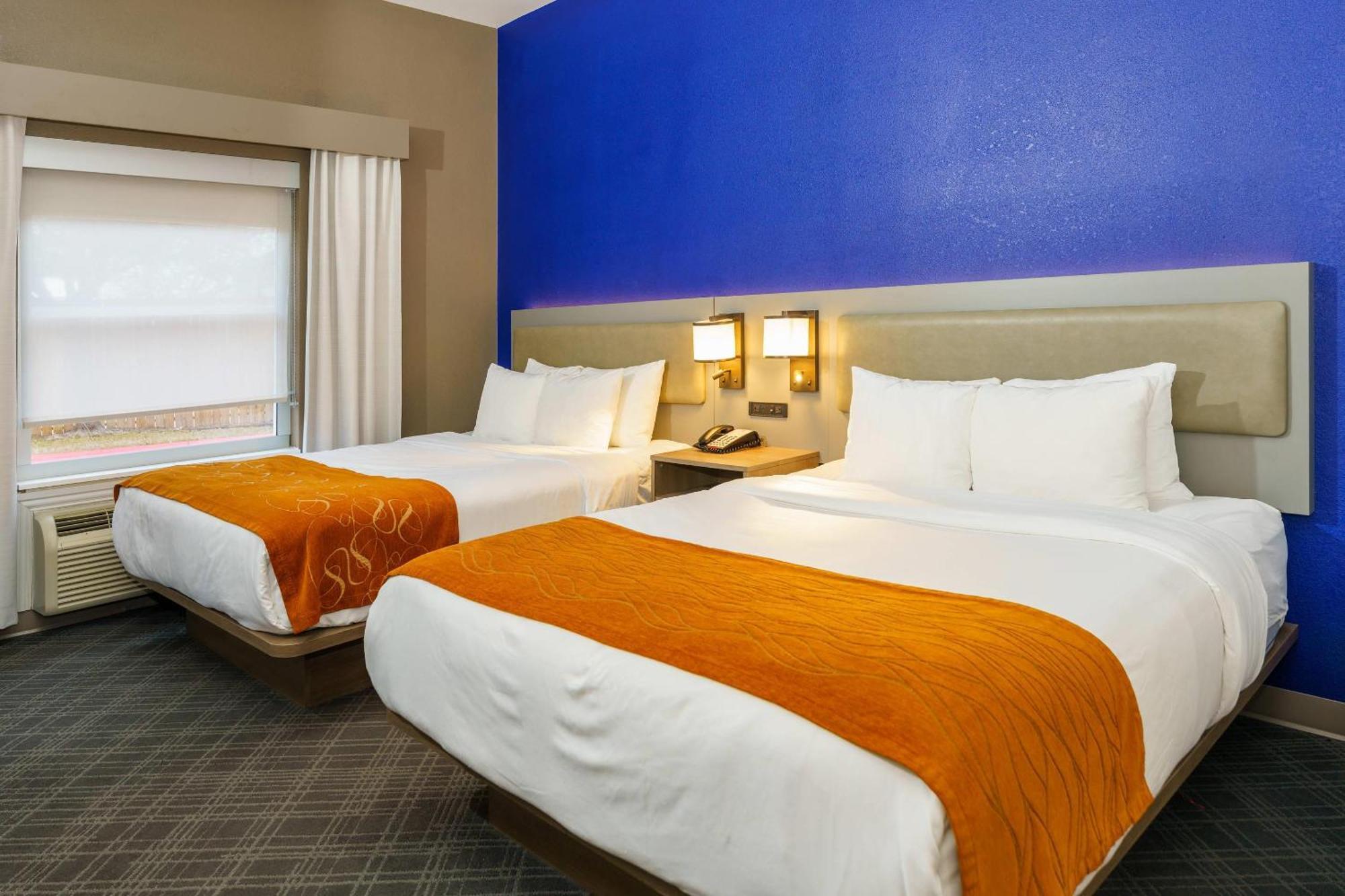 Comfort Suites University Drive Колледж-Стейшн Экстерьер фото