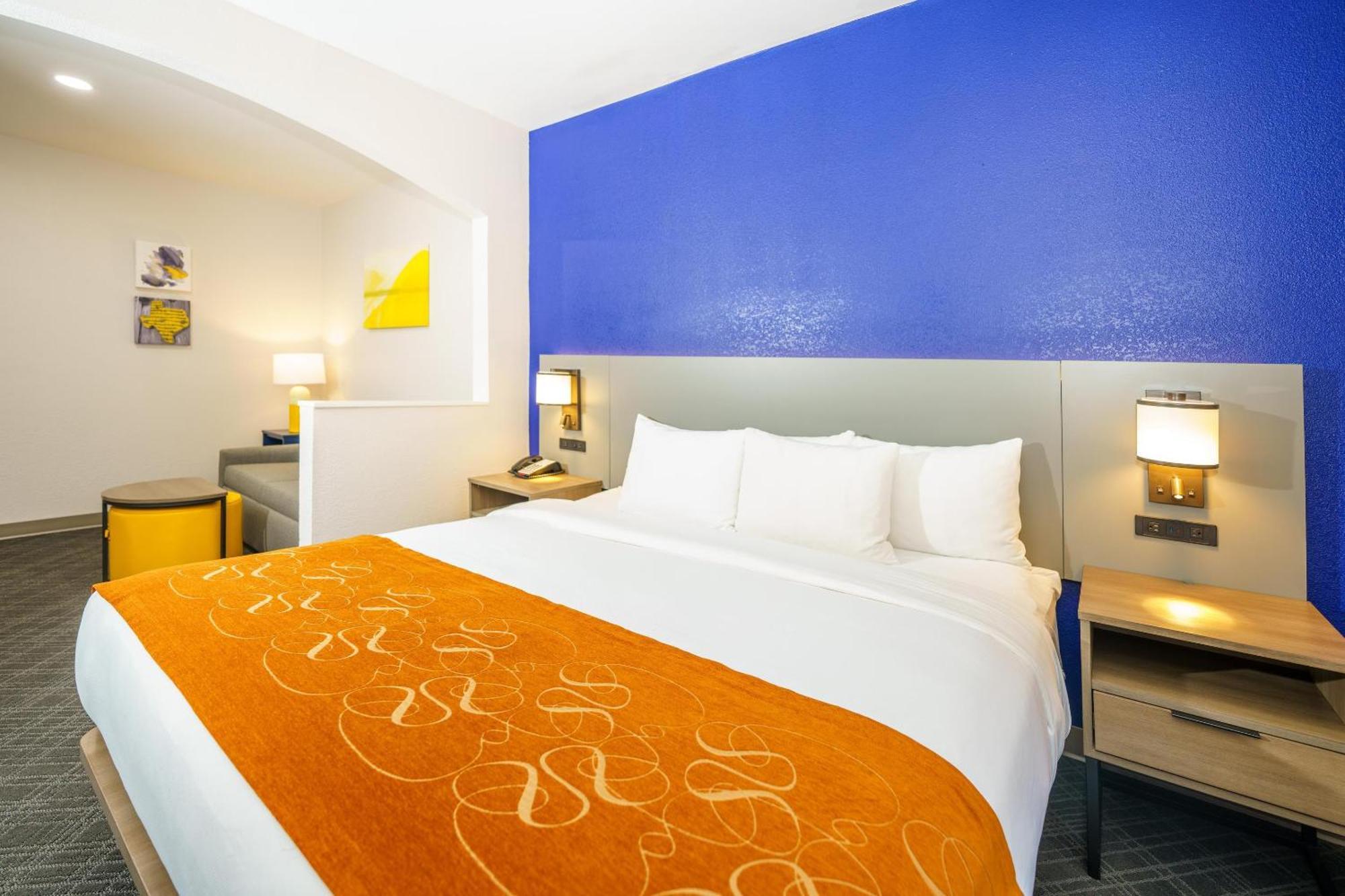 Comfort Suites University Drive Колледж-Стейшн Экстерьер фото