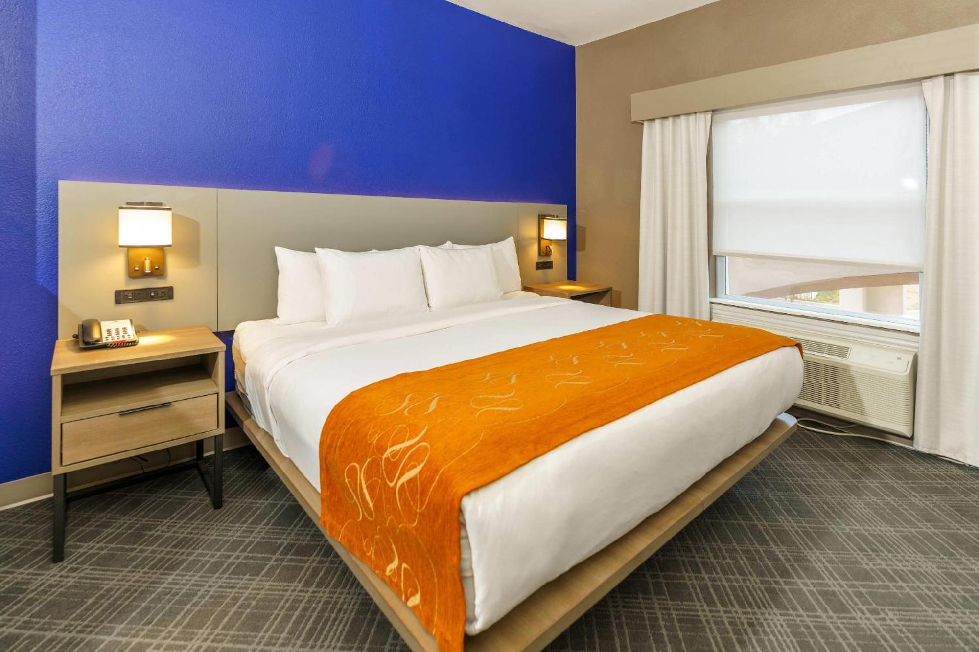 Comfort Suites University Drive Колледж-Стейшн Экстерьер фото
